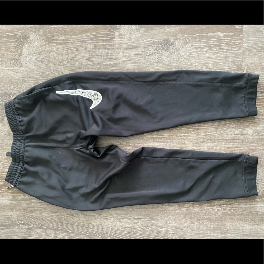 Youth black Dri Fit sweatpants, XL.